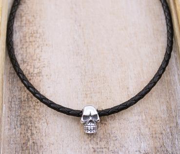 leahter necklace made of braided leather and skull