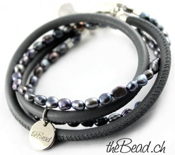 gravierter Anhänger mit Lederarmband bei thebead