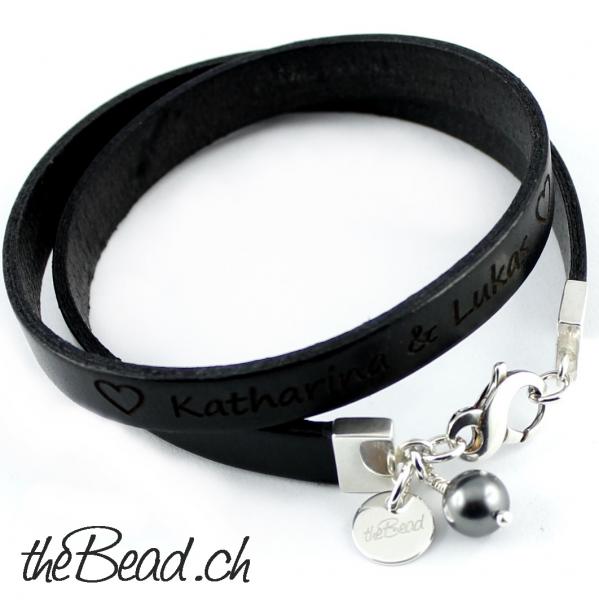 wunderschoenes lederarmband in weiss