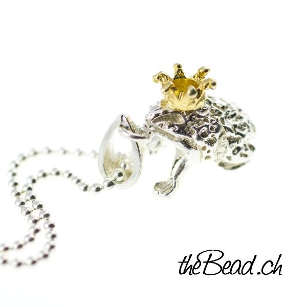 frog ecklace made of silver