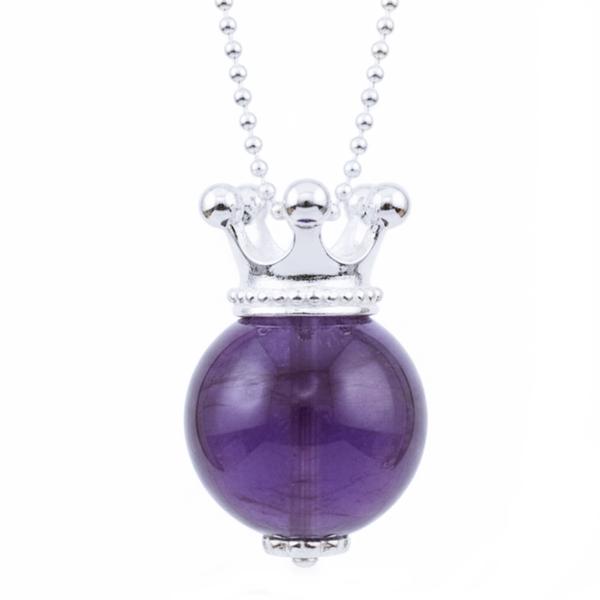 amethyst mit Krone und Silberhalskette