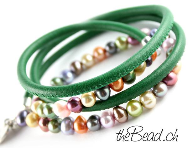 Modulperlen Armband aus Leder und Glas theBead