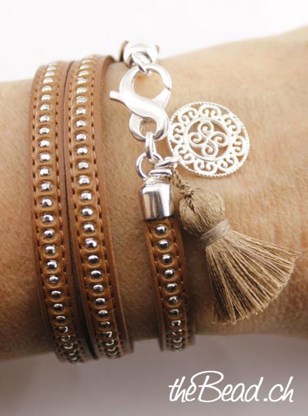 Silberanhänger Armband mit Stoffquasten Anhänger von thebead