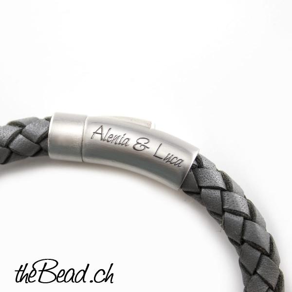 Gravur Armband für Männer bei thebead