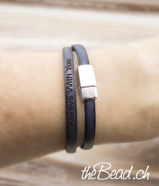 Lederarmbänder für damen und herren graviert als geschenkidee