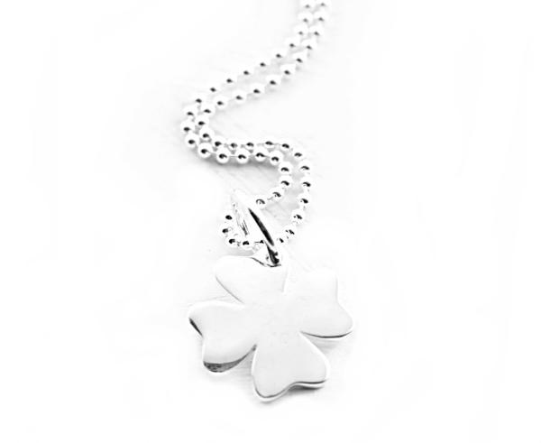 cloverleaf pendant necklace