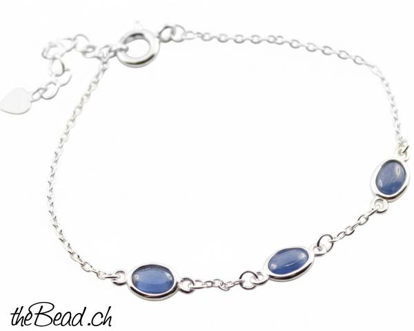 silberarmband mit kyanit in blau