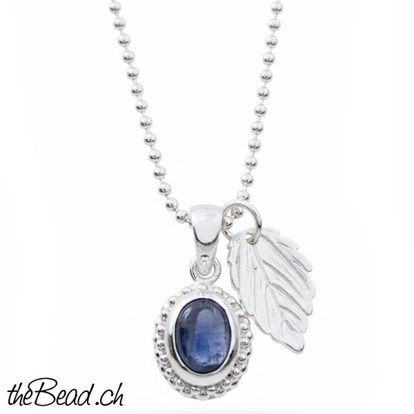 kyanit kugel anhänger silberschmuck mit süssem maiskölbchen als schöne geschenkidee