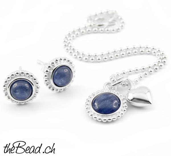 schmuckset und geschenkset aus silber und blauer kyanit halskette mit Ohrstecker