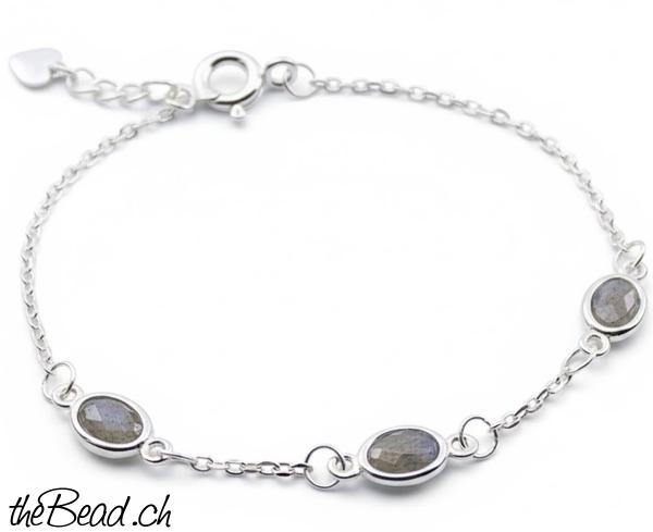 silberarmband mit blau-grauem Labradorit