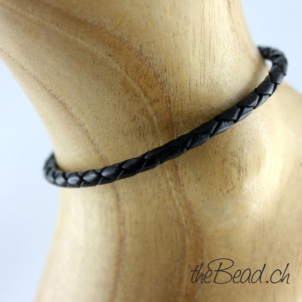 one size anklet made of leather