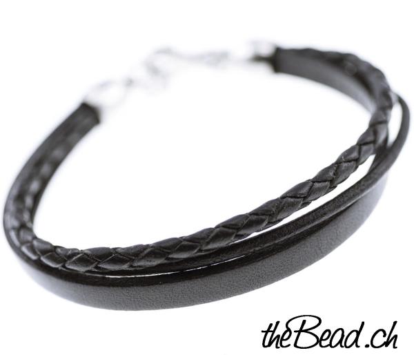 ONE SIZE Herren Lederarmband in schwarz mit Gravur theBead