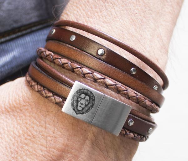 Braunes Herren Lederarmband  mit Löwenkopf auf dem Verschluss