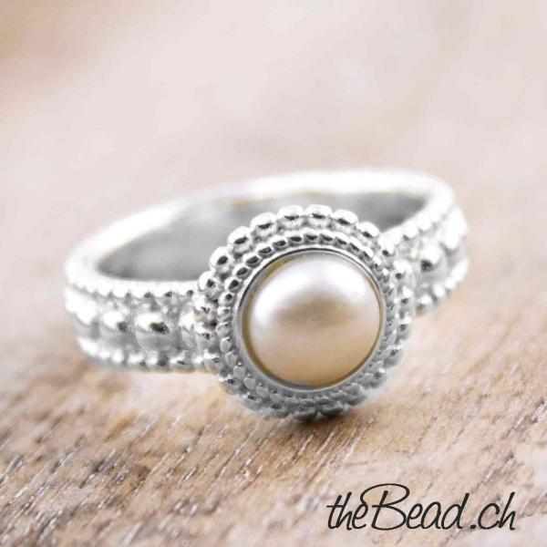 fingerring made 925 sterling silver and pearl