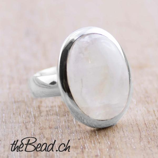 fingerring with moonstone