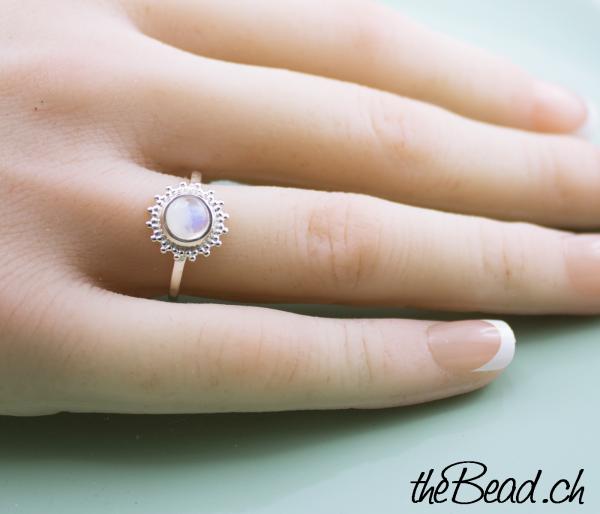 Fingerringe schweizer Onlineshop und Modesc regenbogen mondsteinhmuck