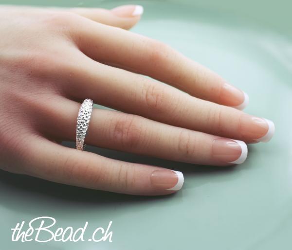 Pünktchen  ring aus silber und silber ring schweizer schmuck onlineshop thebead