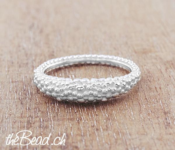 Pünktchen  ring aus silber und silber ring schweizer schmuck onlineshop thebead