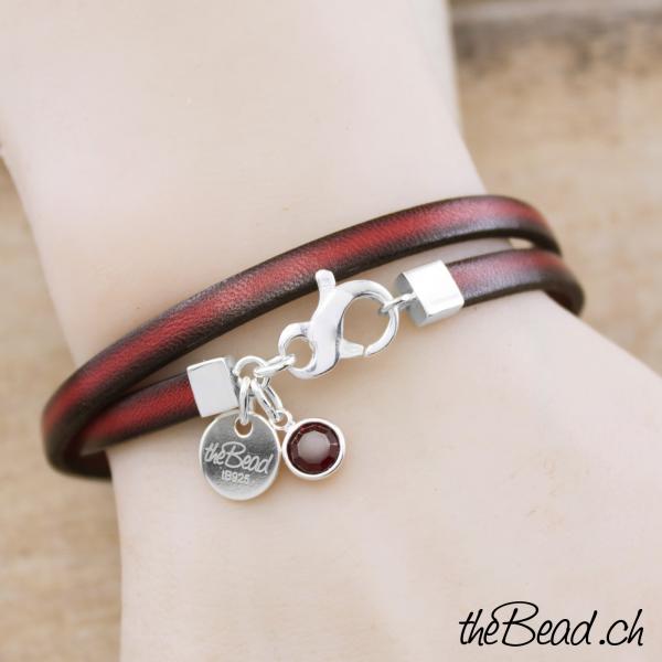 Lederarmband mit Charm in Granatrot theBead