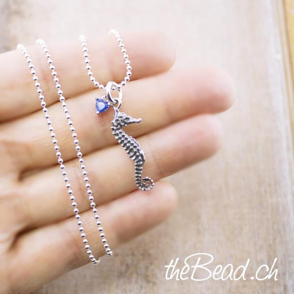 seepferdchen kette mit kyanit anhänger