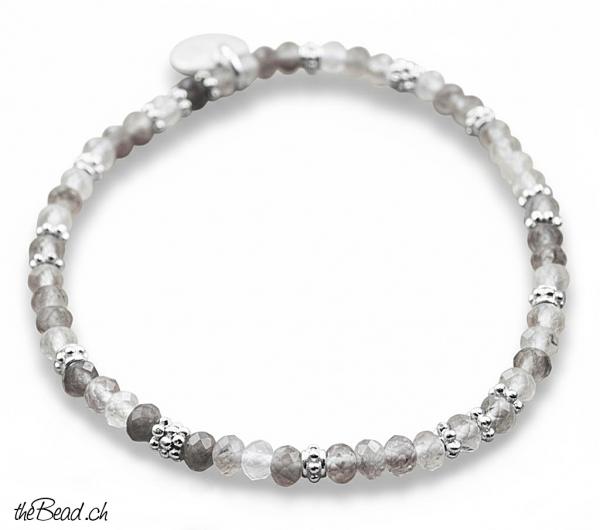 Silberquarz armband mit silberperlen und facettierten Silberquarzen
