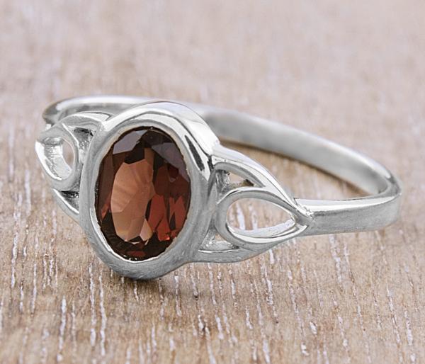Silber Fingerring mit rotem Granat
