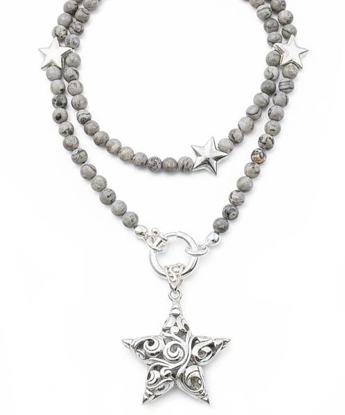 steinkette mit Sternen und Stern Anhänger